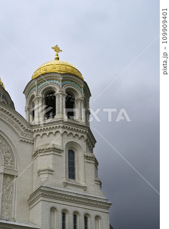 Bell tower of the St. Nicholas Cathedral in Kronstadt, Russia, built in 1913 109909401