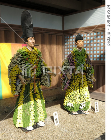 文京菊まつりで飾られた菊人形(湯島天神) 文京菊まつりで飾られた菊人形(湯島天神) 109909584
