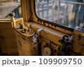 古い電車の運転台 古い電車の運転台 109909750