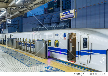 【交通イメージ】東海道新幹線ホーム（東京駅） 109910523