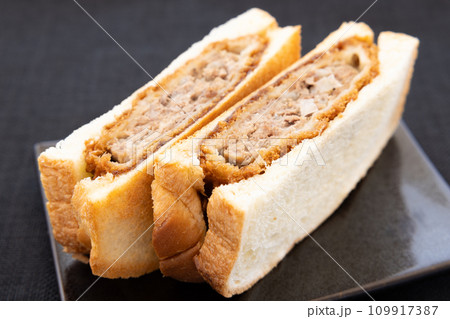 おいしいメンチカツサンド 109917387