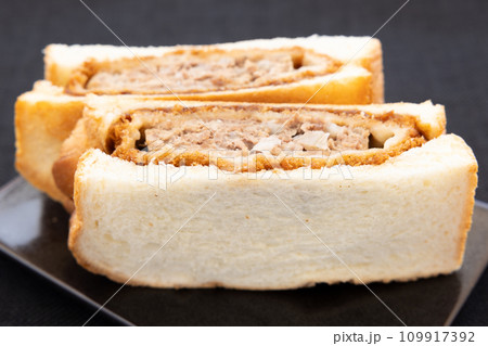 おいしいメンチカツサンド おいしいメンチカツサンド 109917392