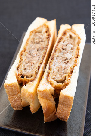 おいしいメンチカツサンド 109917411