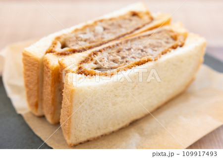 おいしいメンチカツサンド おいしいメンチカツサンド 109917493