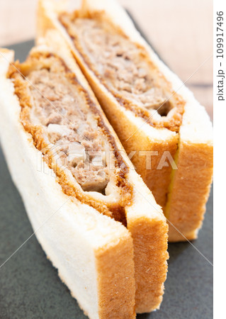 おいしいメンチカツサンド おいしいメンチカツサンド 109917496