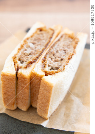 おいしいメンチカツサンド 109917509