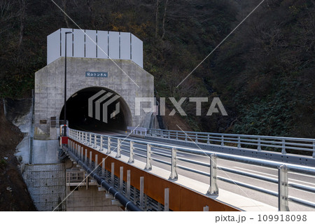 【国道417号】開通した福井県側の冠山峠道路 109918098