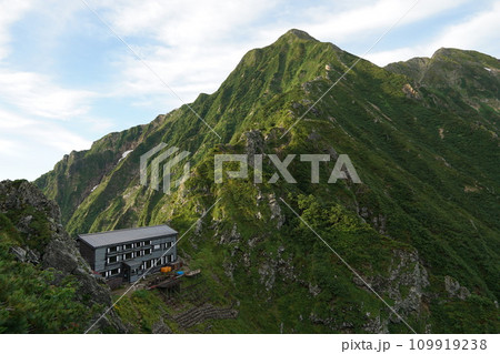 鹿島槍ヶ岳とキレット小屋 109919238