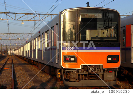 森林公園検修区に留置中の東武東上線50090系電車 森林公園検修区に留置中の東武東上線50090系電車 109919259