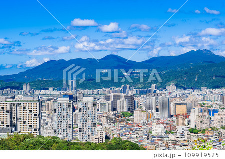 台湾 台北市内と七星山連峰 台湾 台北市内と七星山連峰 109919525
