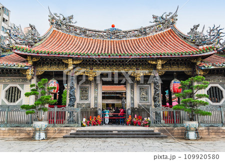 台北　龍山寺　前亭 109920580