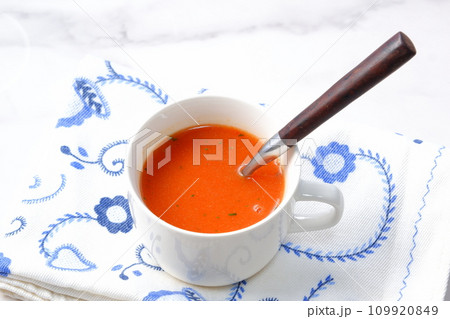 熱々のトマトスープ 熱々のトマトスープ 109920849