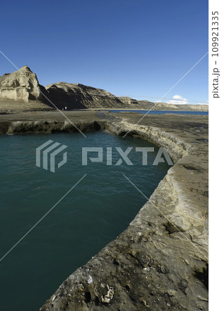 Coastal landscape with cliffs in Peninsula Valdes, World Heritage Site, Patagonia Argentina 109921335
