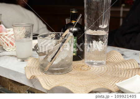 スナックでお酒を作る スナックでお酒を作る 109921405