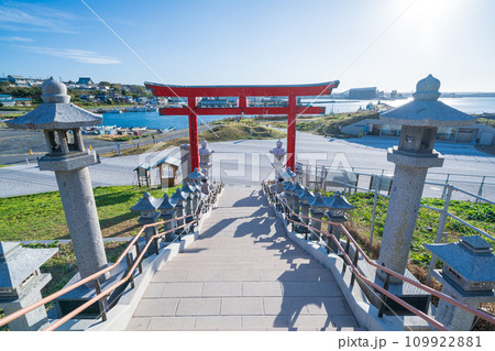 「青森県」蕪島神社の石段と鳥居 八戸市 「青森県」蕪島神社の石段と鳥居 八戸市 109922881
