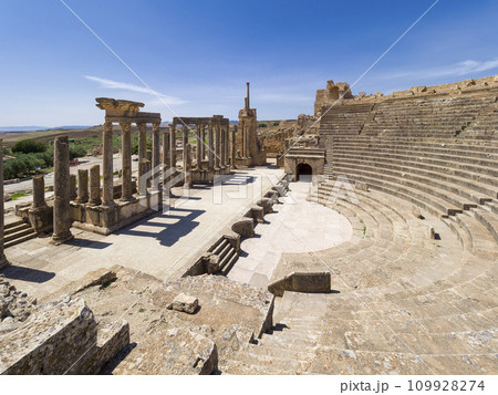 チュニジア・ドゥッガ遺跡 古代劇場 / Roman Ruins of Dougga, Tunisia チュニジア・ドゥッガ遺跡 古代劇場 / Roman Ruins of Dougga, Tunisia 109928274