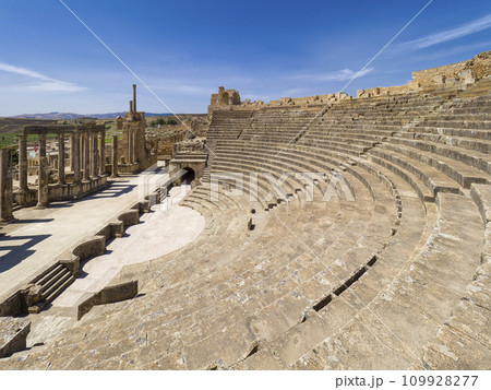 チュニジア・ドゥッガ遺跡 古代劇場 / Roman Ruins of Dougga, Tunisia 109928277