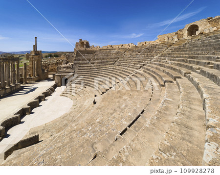 チュニジア・ドゥッガ遺跡 古代劇場 / Roman Ruins of Dougga, Tunisia 109928278