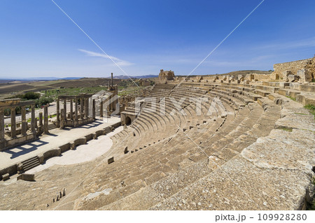 チュニジア・ドゥッガ遺跡 古代劇場 / Roman Ruins of Dougga, Tunisia 109928280
