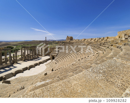 チュニジア・ドゥッガ遺跡 古代劇場 / Roman Ruins of Dougga, Tunisia チュニジア・ドゥッガ遺跡 古代劇場 / Roman Ruins of Dougga, Tunisia 109928282