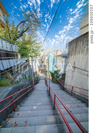 「東京都」四谷の須賀神社前の階段 109930507