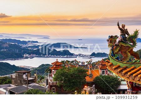 台湾 九份から眺めるサンセット 台湾 九份から眺めるサンセット 109931259