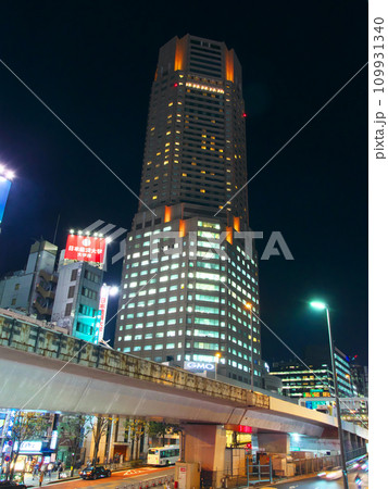 【東京都渋谷区】渋谷夕景 - 玉川通り渋谷駅西口交差点より（2023年11月） 109931340