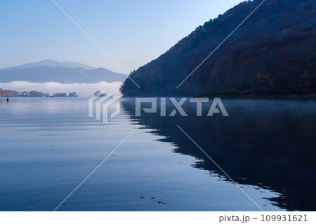 水辺の映り込み 109931621