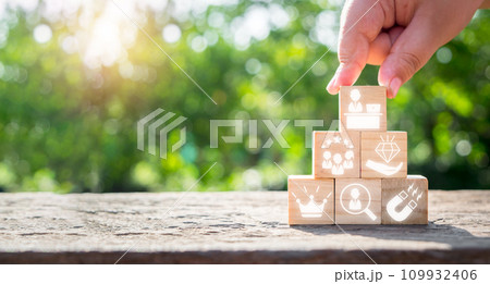 Employee Branding concept, Business hand holding wooden block with Employee Branding icon on virtual screen. Employee Branding concept, Business hand holding wooden block with Employee Branding icon on virtual screen. 109932406