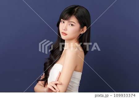 Beautiful young asian woman with clean fresh skin on blue background, Face care, Facial treatment, Cosmetology, beauty and spa, Asian women portrait. 109933374