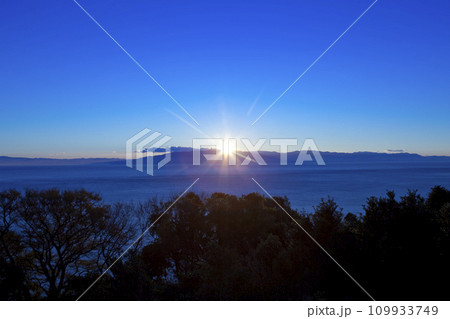 駿河湾と西伊豆の日の出 駿河湾と西伊豆の日の出 109933749