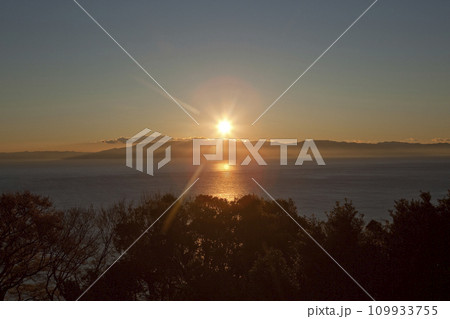 駿河湾と西伊豆の日の出 駿河湾と西伊豆の日の出 109933755