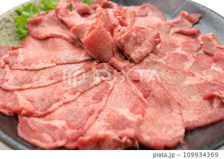 牛タンの皿盛り 109934369