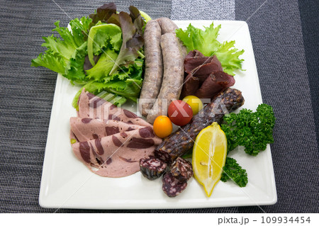 鹿肉のシャルキュトリー盛り合わせ 109934454