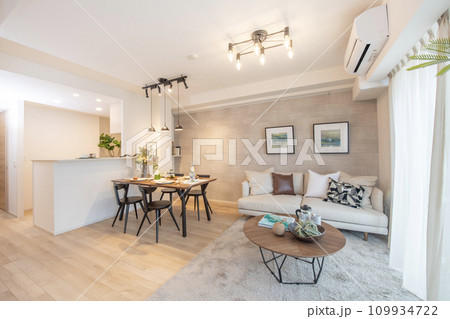 リビングルーム　住宅 109934722