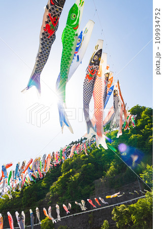 群馬県神流町の春　かんな鯉のぼり祭り 109934752