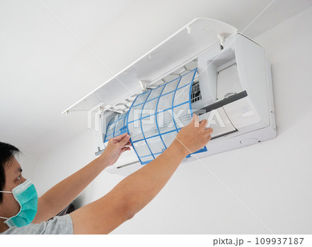 man hand hold air conditioner filter cleaning concept 109937187