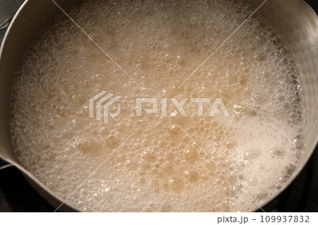 沸騰したお湯 沸騰したお湯 109937832