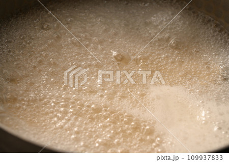 沸騰したお湯 沸騰したお湯 109937833