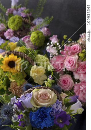 母の日のフラワーギフト カラフルな花たち 母の日のフラワーギフト カラフルな花たち 109938343