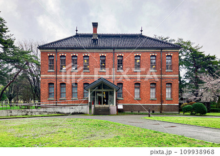 四高記念文化交流館 正面 石川県金沢市 雨 四高記念文化交流館 正面 石川県金沢市 雨 109938968