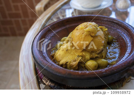 モロッコのタジン鍋 モロッコのタジン鍋 109938972