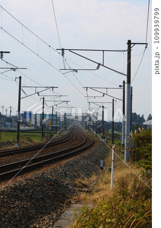まっすぐ伸びる北陸本線/あいの風とやま鉄道(日本 富山県下新川郡) まっすぐ伸びる北陸本線/あいの風とやま鉄道(日本 富山県下新川郡) 109939799