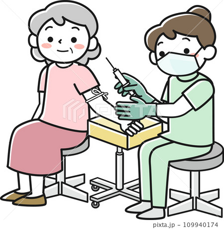 シニア女性と採血をする女性看護師 109940174
