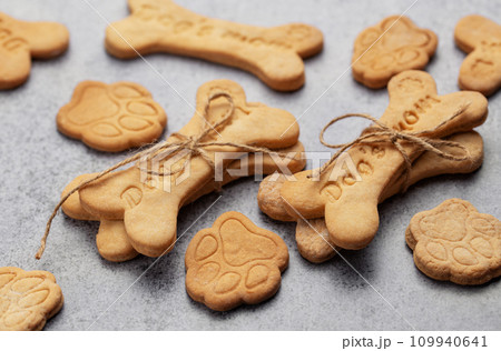 Homemade dog biscuits 109940641