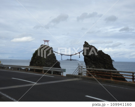 夫婦岩と軍艦島 軍艦島 岩 夫婦岩と軍艦島 軍艦島 岩 109941160