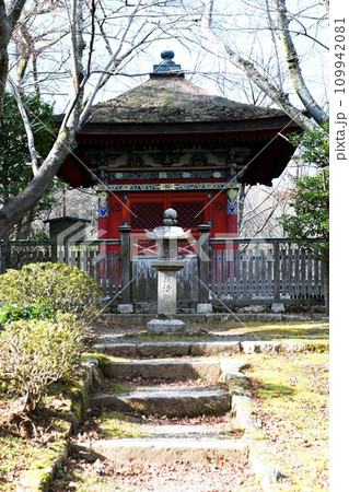 【大津市 国指定重要文化財「園城寺(三井寺)」毘沙門堂】 【大津市 国指定重要文化財「園城寺(三井寺)」毘沙門堂】 109942081