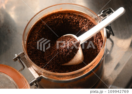 朝の光とコーヒー豆 朝の光とコーヒー豆 109942769