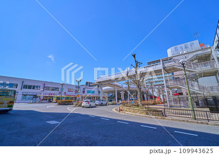 神奈川県秦野市の小田急秦野駅北口ロータリー 神奈川県秦野市の小田急秦野駅北口ロータリー 109943625