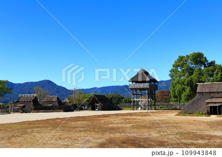 【佐賀県】快晴下の吉野ヶ里歴史公園(南内郭) 【佐賀県】快晴下の吉野ヶ里歴史公園(南内郭) 109943848